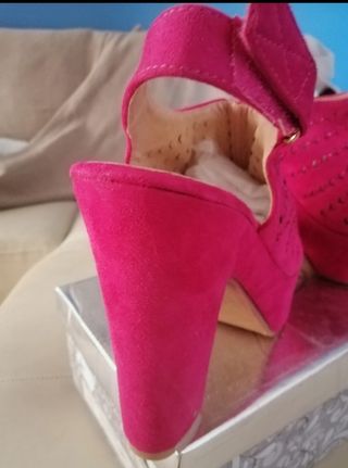 Zapatos fucsia con plataforma