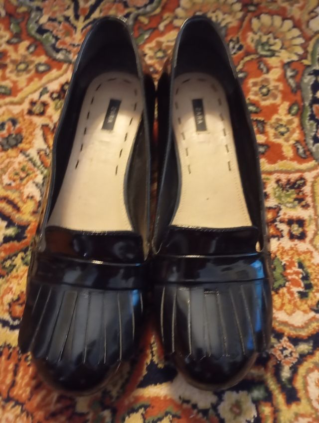 Zapato Zara charol negro talla 38