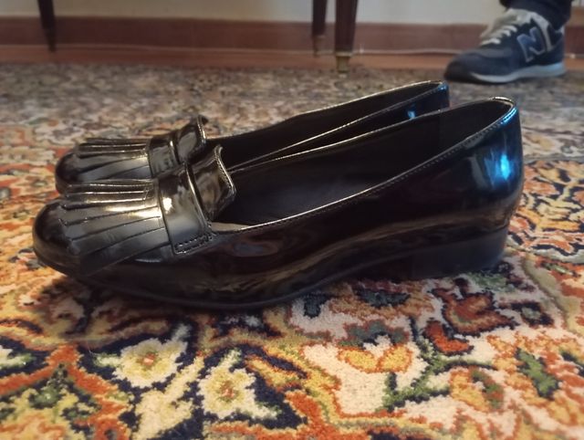 Zapato Zara charol negro talla 38