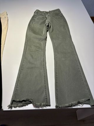 Pantalon campana chica