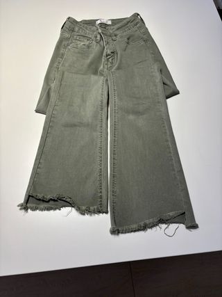 Pantalon campana chica