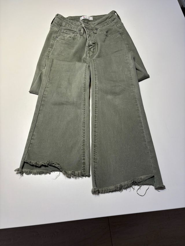 Pantalon campana chica