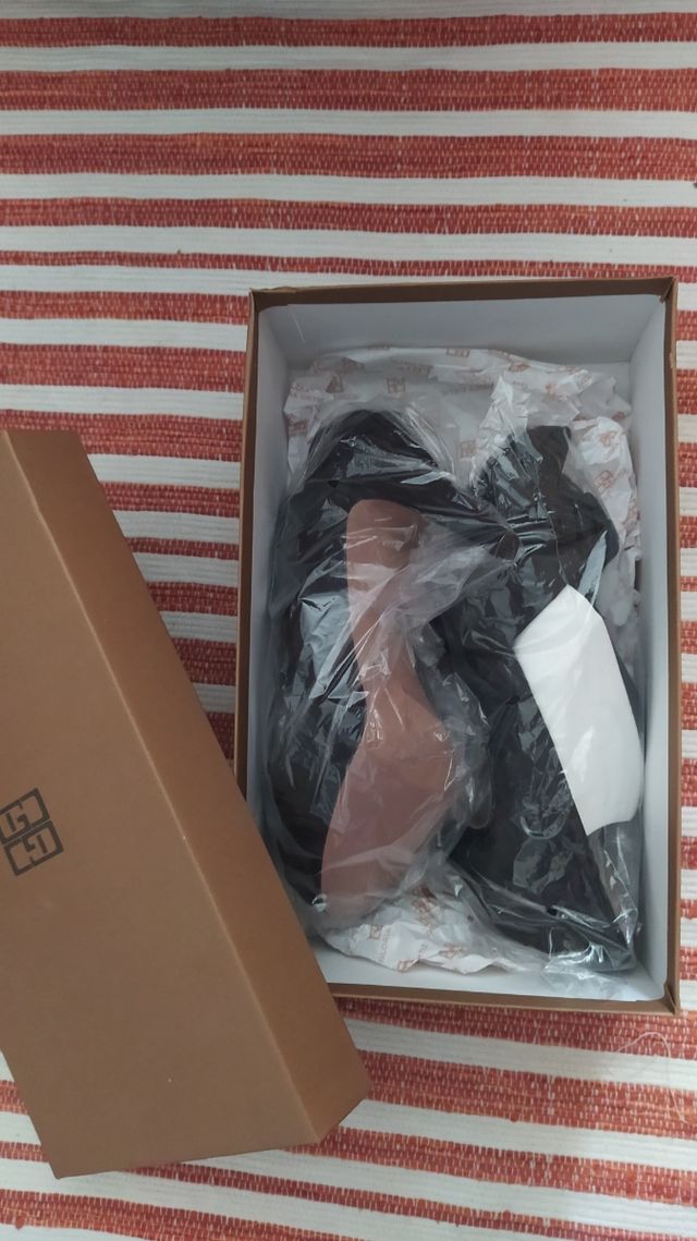 Zapatos de mujer, de firma Gloria Ortiz