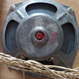 Altavoz antiguo DW