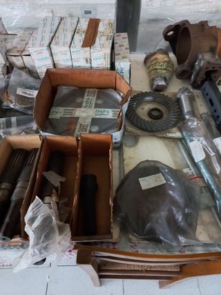 Lote de recambios y repuestos tractor agrícola