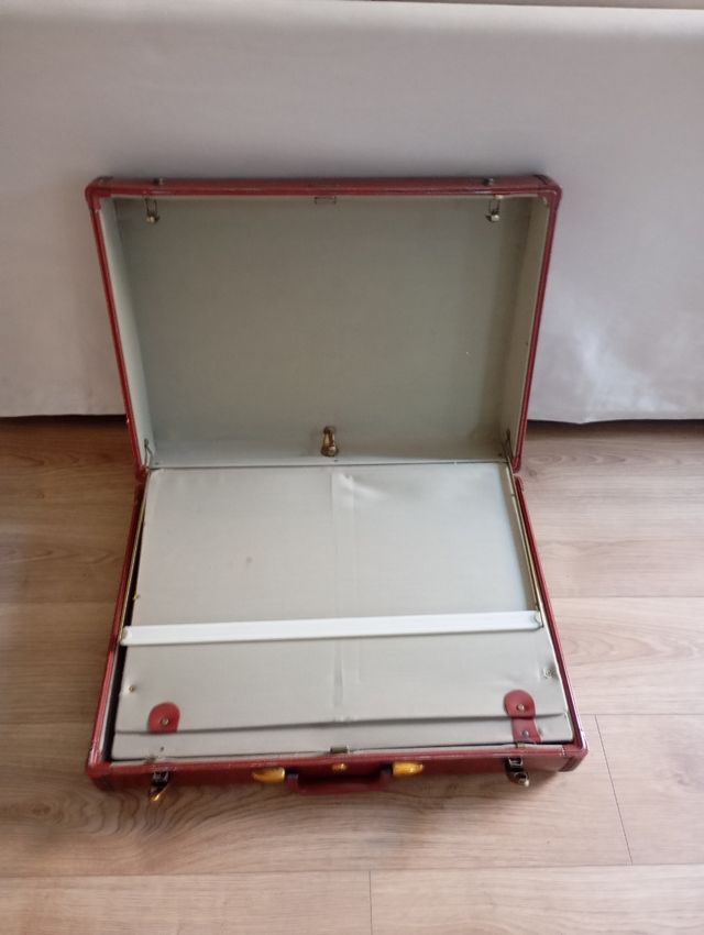 Maleta antigua decoración