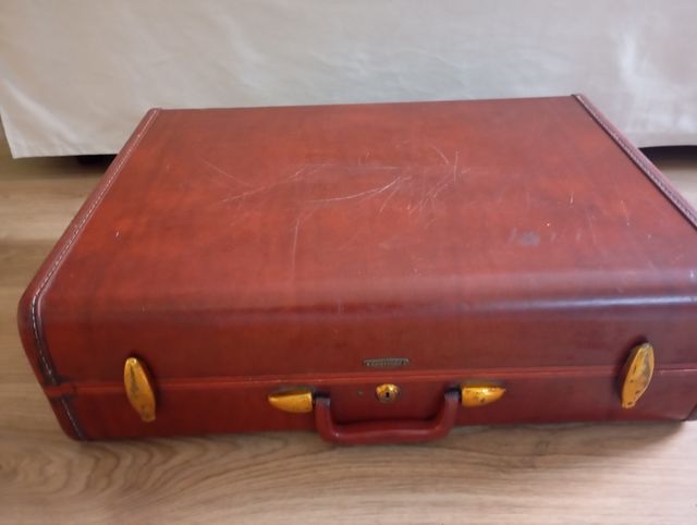 Maleta antigua decoración