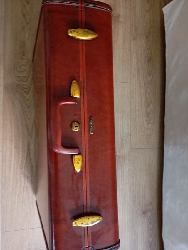 Maleta antigua decoración