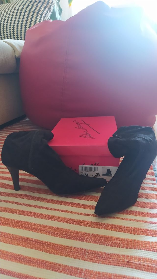 Botines de ante con cremallera para mujer