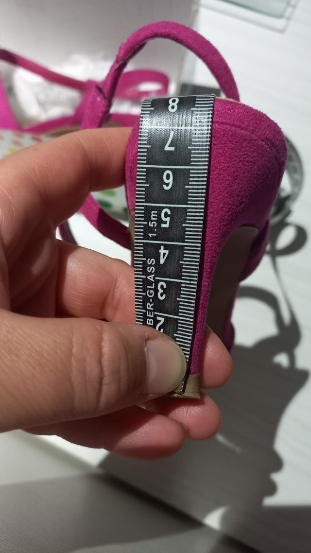 Conjunto zapatos, bolso y tocado.