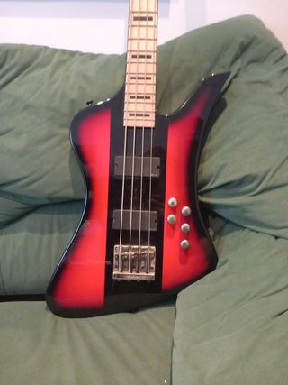 Bajo activo jackson FS3Q con pastillas EMG