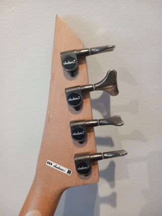 Bajo activo jackson FS3Q con pastillas EMG