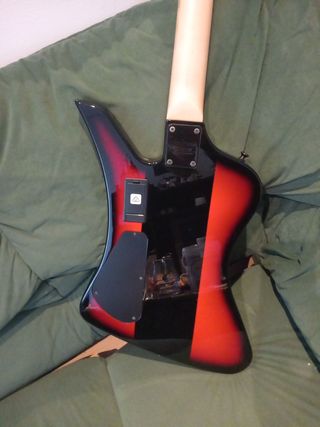 Bajo activo jackson FS3Q con pastillas EMG
