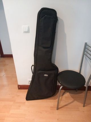 Bajo activo jackson FS3Q con pastillas EMG