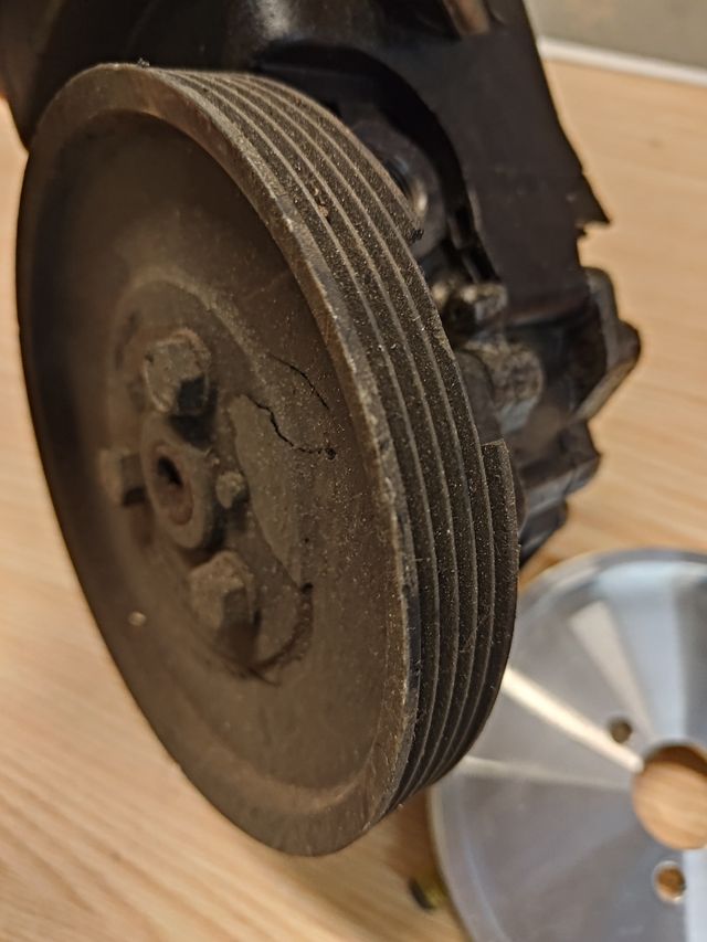 Polea aluminio bomba dirrección asistida