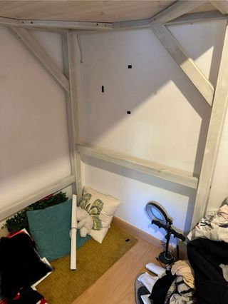 Cama alta con escritorio y zona ocio