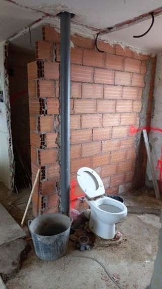 Se hacen trabajos de albañilería 