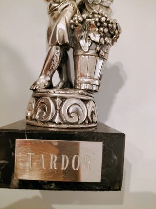 Figuras Plata y marmol