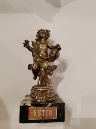Figuras Plata y marmol