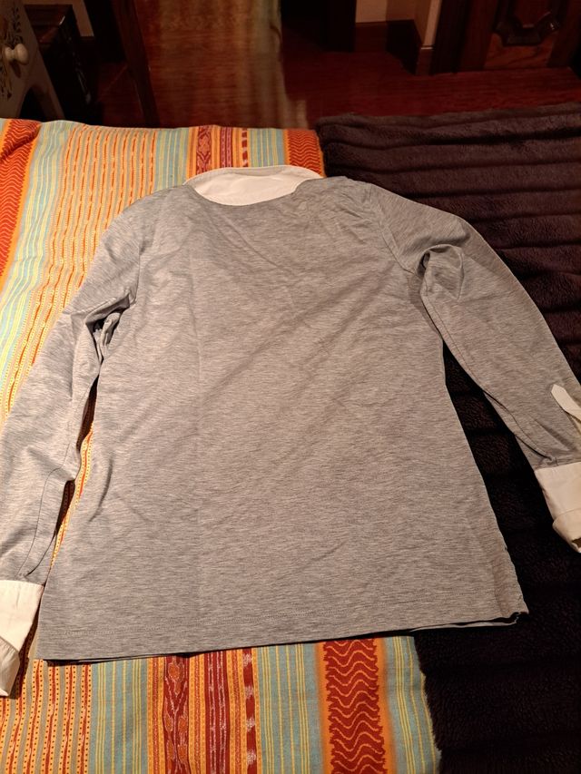 Polo gris de Tommy Hilfiger.