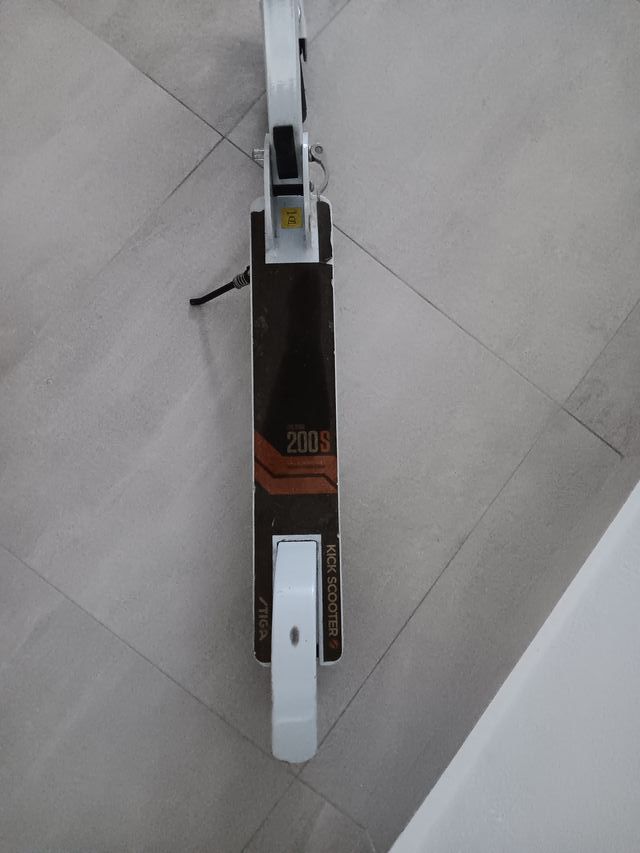 Monopattino in alluminio e acciaio marca STIGA