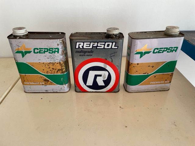 Latas de aceite antiguo