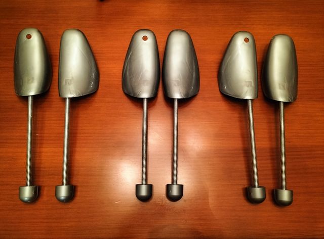 Lote tres juegos de hormas para zapatos