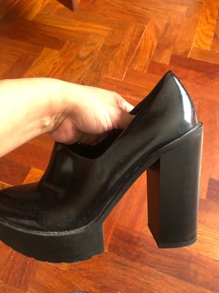 Zapato de tacón STRADIVARIUS 