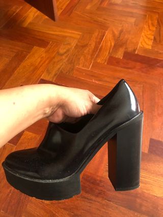 Zapato de tacón STRADIVARIUS 