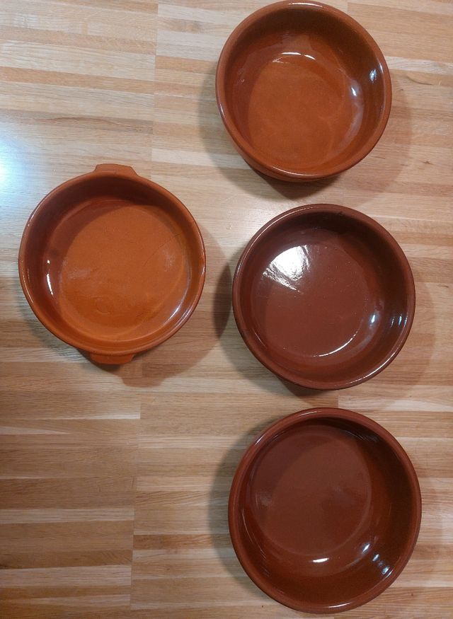 Lote 4 cazuelas de barro
