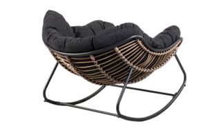 Butaca mecedora negra jardín