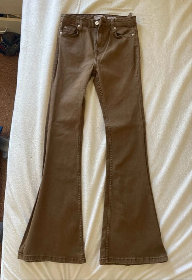 Vaquero campana marrón de bershka