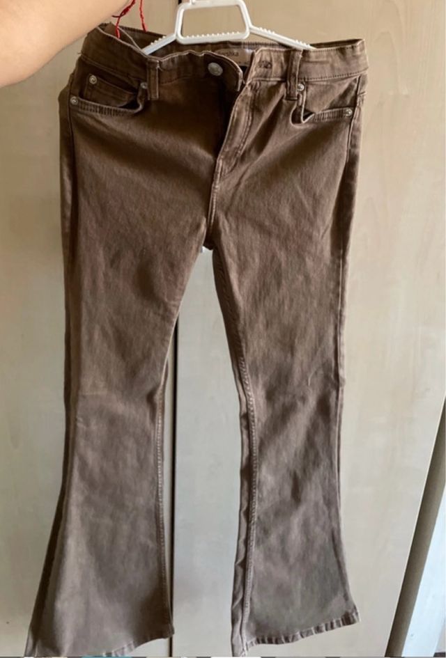 Vaquero campana marrón de bershka