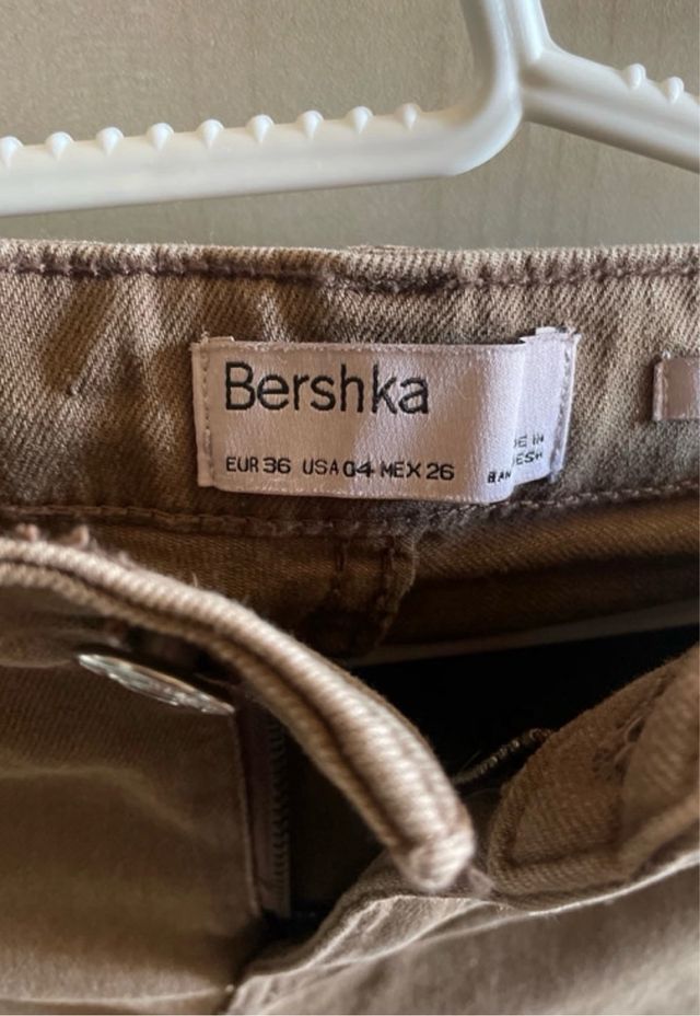 Vaquero campana marrón de bershka