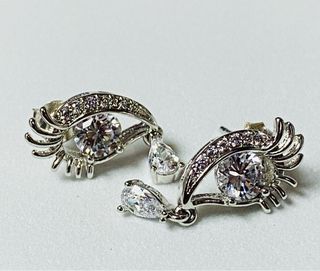 Pendientes surrealistas de ojos en plata ley 925