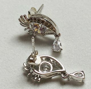 Pendientes surrealistas de ojos en plata ley 925