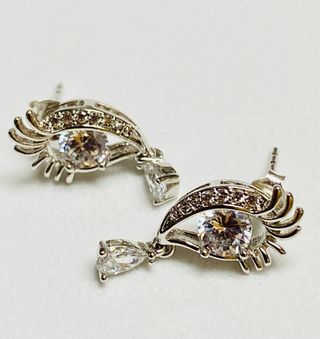 Pendientes surrealistas de ojos en plata ley 925