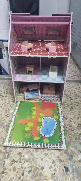 Casa de muñecas de madera