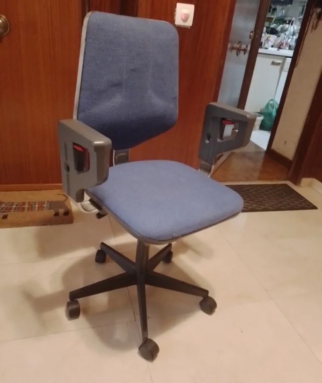 CADEIRA EXECUTIVA GLEPAN GIRATÓRIA 