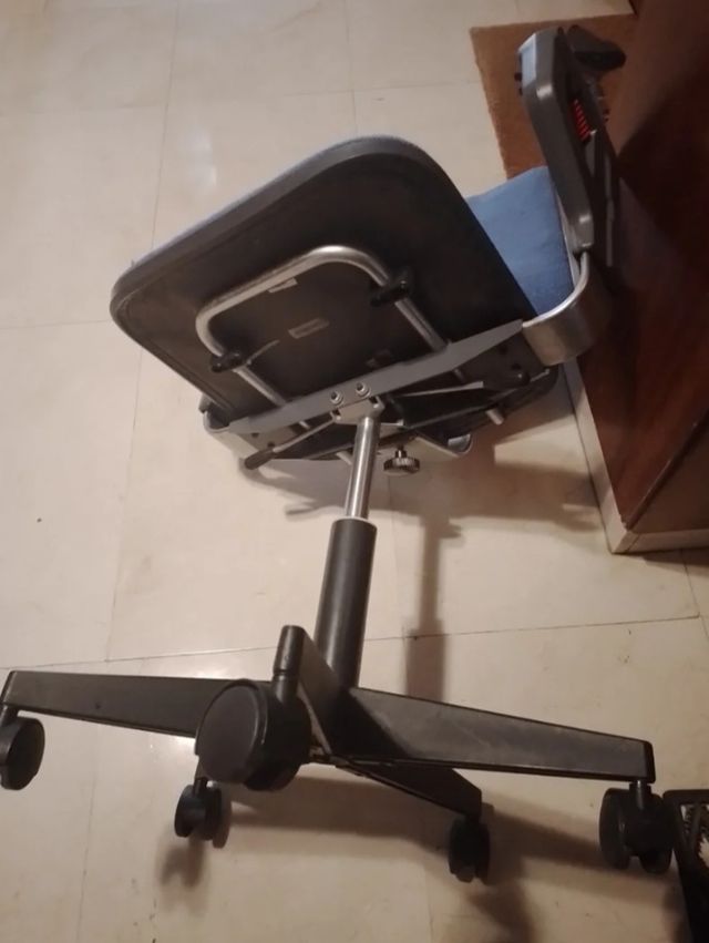 CADEIRA EXECUTIVA GLEPAN GIRATÓRIA 