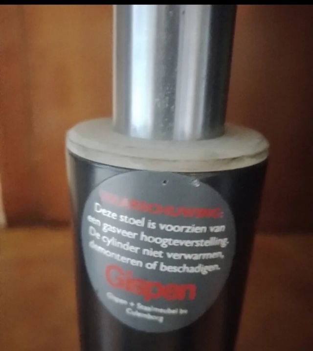 CADEIRA EXECUTIVA GLEPAN GIRATÓRIA 