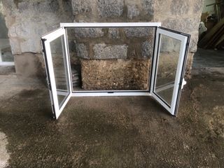 Ventana aluminio oscilobatiente, marco y reja