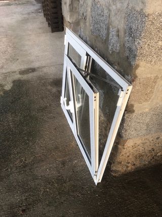 Ventana aluminio oscilobatiente, marco y reja