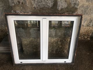 Ventana aluminio oscilobatiente, marco y reja