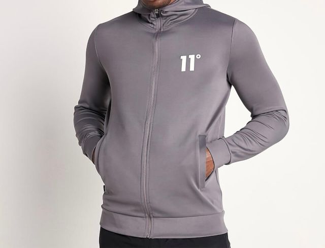 11º. Chaqueta deportiva con capucha. Talla L