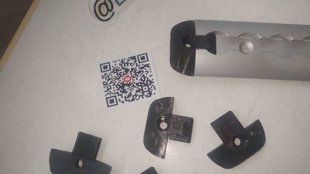 Tapa final riel de carga aerolínea 