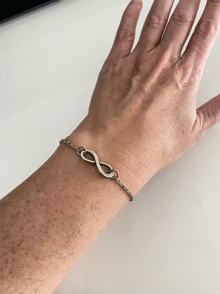 Pulseras y pendientes