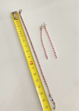 Pulseras y pendientes