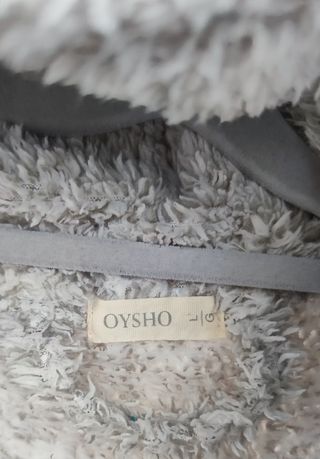 Bata gris Oysho con capucha y orejas