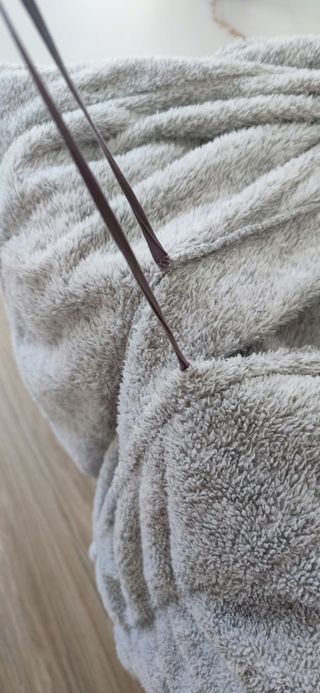 Bata gris Oysho con capucha y orejas